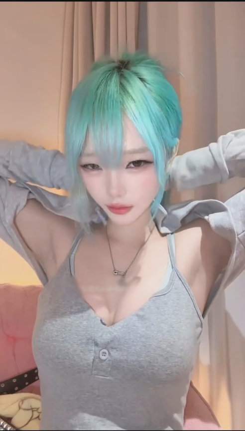 【新】芃芃大人 - 青丝巨乳【1V】【93.8MB百度云】
