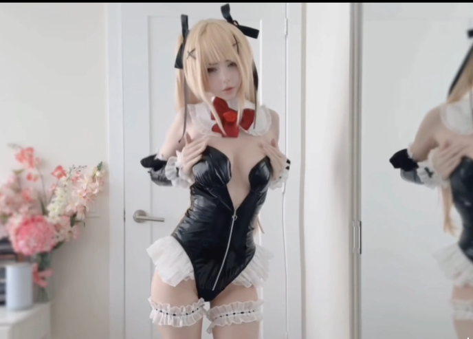 欧美极品cos甜妹-itsuwuhoney-甜美女仆（1V,653M）