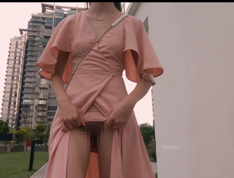 新加坡极品淫妻-MoriyaExhibit-fansly露出自慰小合集（2V,4.52G）