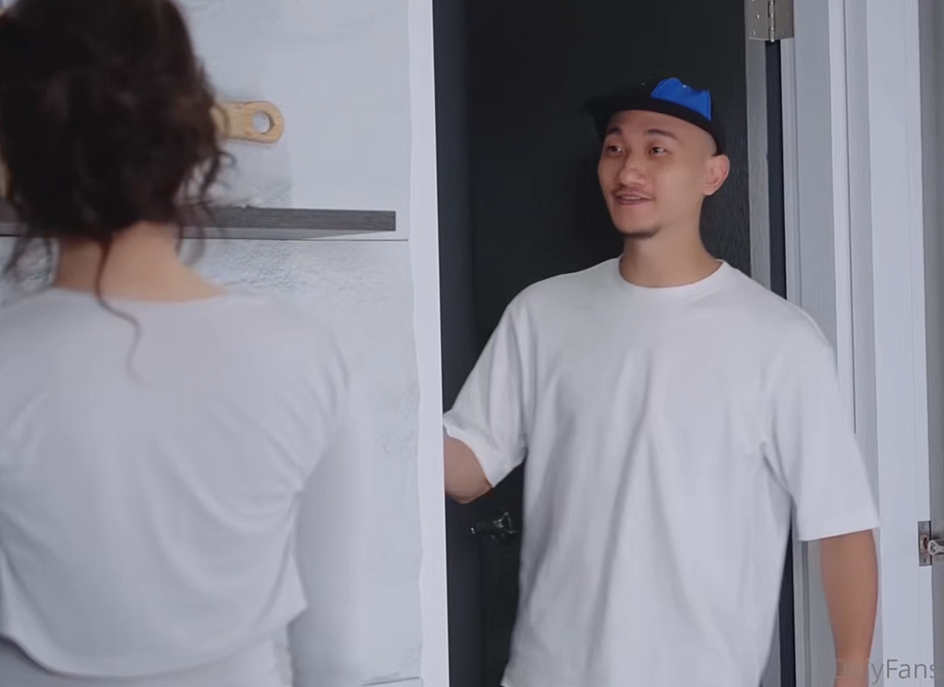 超级骚鸡女神-辛尤里-of原版新  猥琐男的偷窥 1（1V,781M）