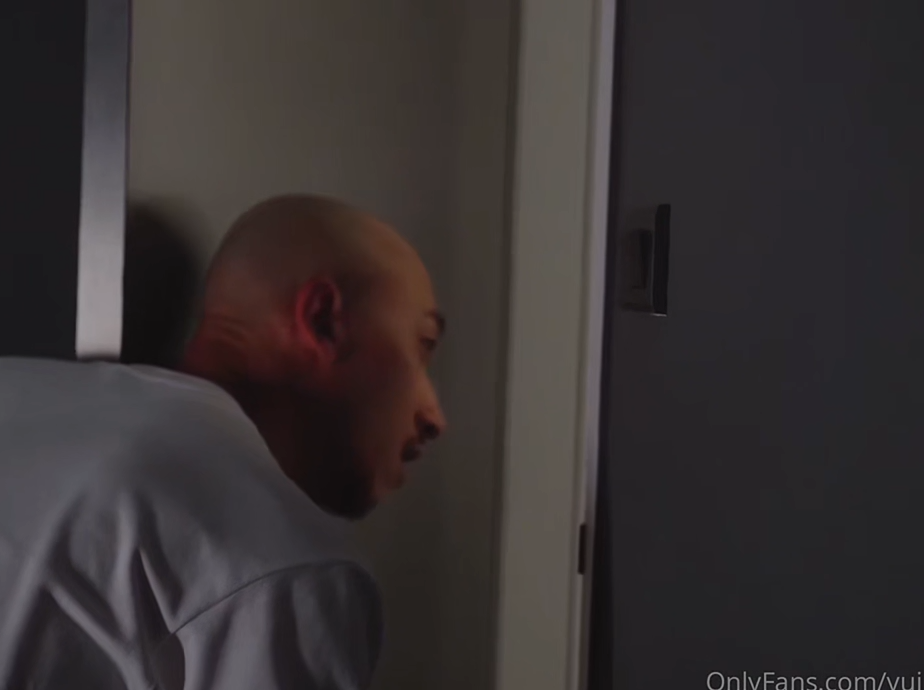 超级骚鸡女神-辛尤里-of原版新  猥琐男的偷窥 1（1V,781M）