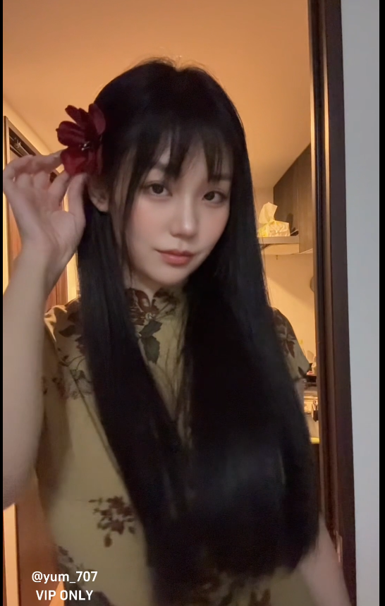 人气嫩妹-玉米（yum_707）-7月原版福利视图（6P,15V,1.7G）