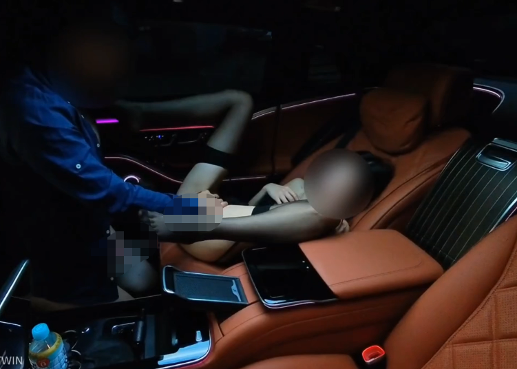 多金大神-twin-fansone 称职的小秘书在迈巴赫上面跟粉丝做爱（1V,1.23G）