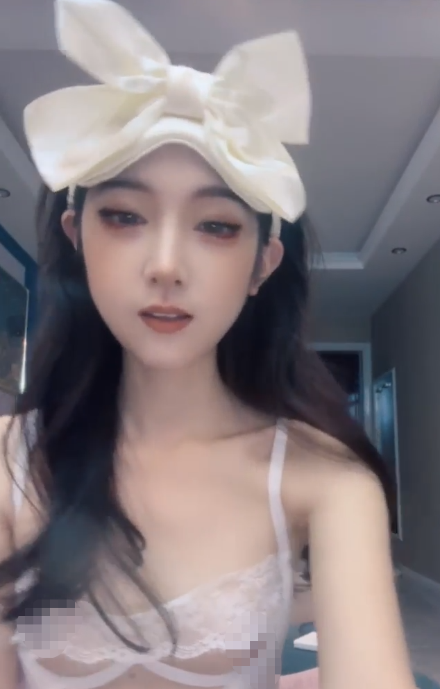 极品嫩妹主播-菠萝吹吹-新啪啪大秀（5V,2.68G）