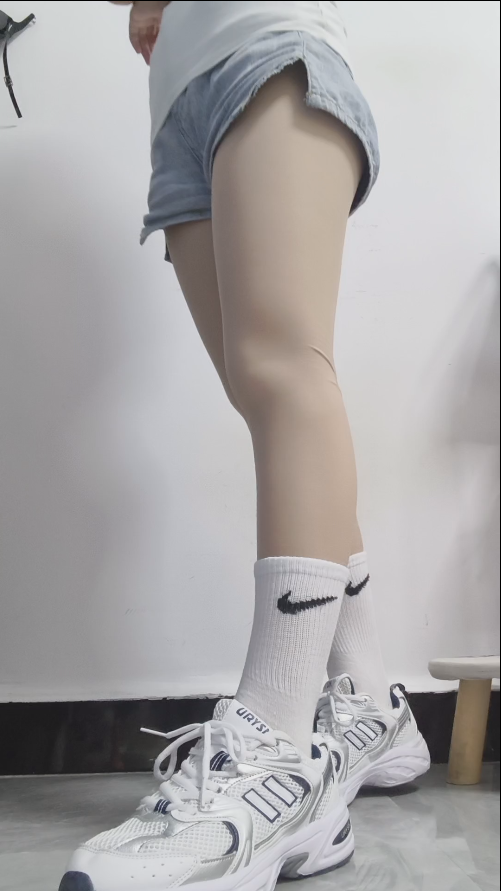 【新-足控】泡泡-光腿神器棉袜厚肉丝【1V】【183MB百度云】-福利岛