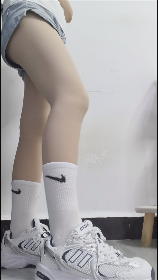 【新-足控】泡泡-光腿神器棉袜厚肉丝【1V】【183MB百度云】