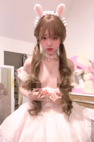 tiktok极品樱花嫩妹-麒麟ちゃん-新自慰小合集（2V,128M）