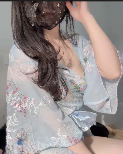 极品肉感福利姬-梦中的梦-新 透蓝和风浴衣（1V,320M）