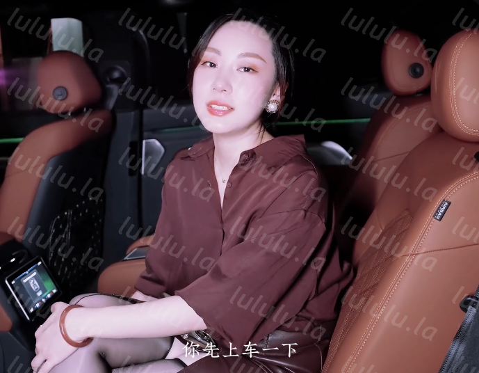人气骚御姐-米菲兔-新 女老板的车内潜规则（1V,1.16G）-福利岛