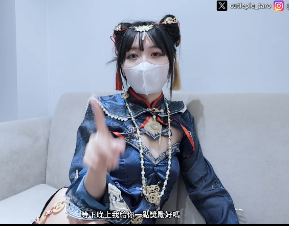 极品萝莉嫩妹-爱玩熊熊（小巧芋艿）-mfans付费原版 漫展後安慰吃醋的男友－永劫無間 玉玲瓏（2V,970M）