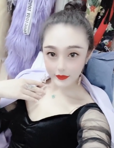 另类-国产ts 艾米女帝-和男友恩爱（1V,200M）