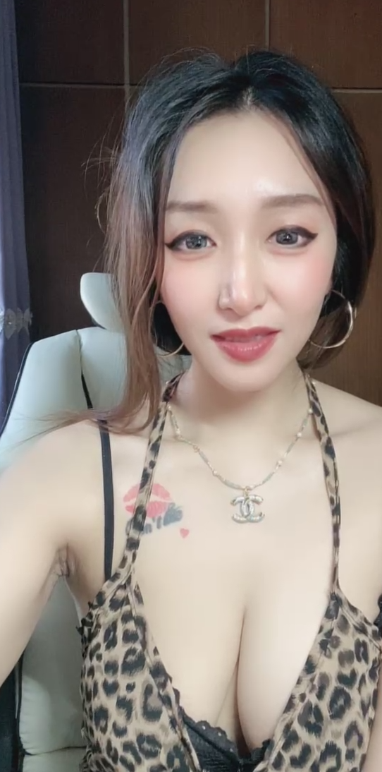 极品轻熟女主播-长腿学姐-各种自慰大秀合集 2（3V,1.94G）