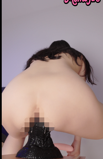 超人气福利姬-MomoYih-8.18+8.22原版短片（2V,85M）
