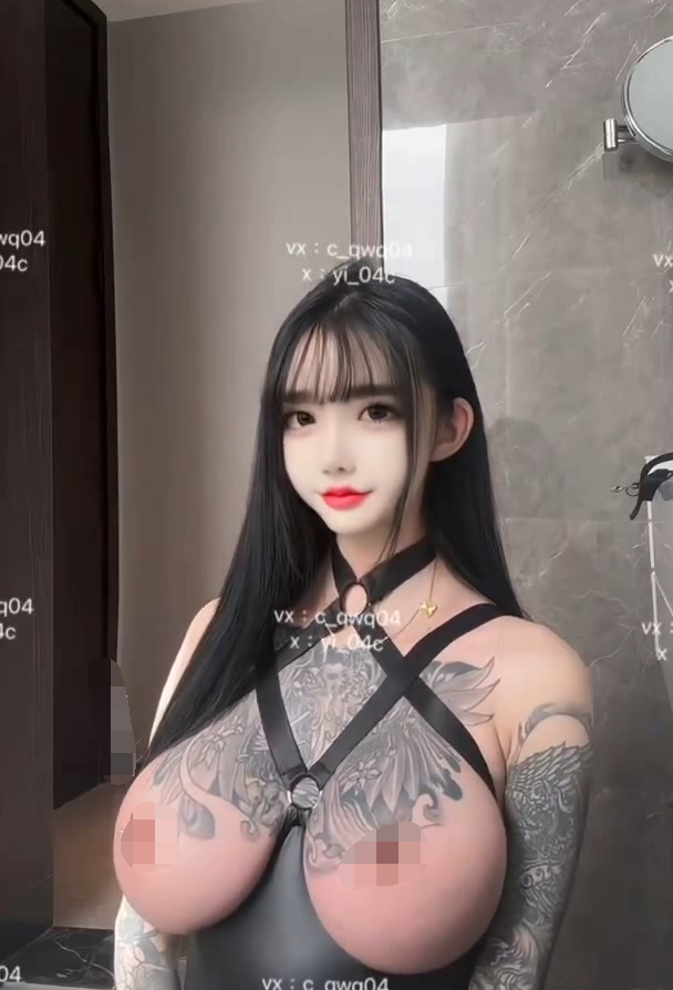 超高颜值纹身女神-祎祎Vixen-8月高价福利（34V,331M）