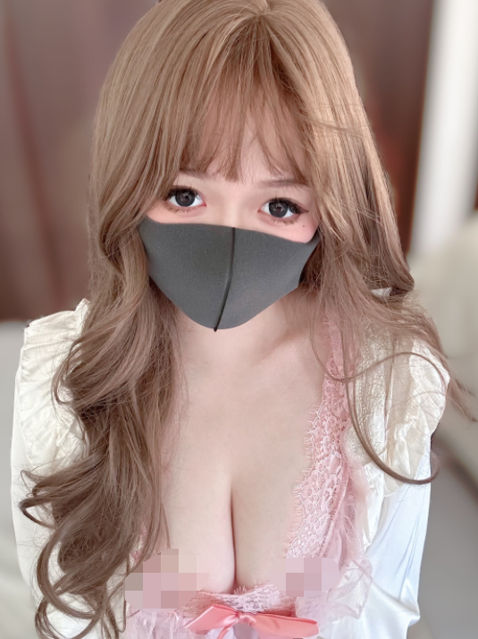 极品肉感福利姬-Lora_zepam(劳拉西泮)-of原版福利视图（98P,53V,1.18G）