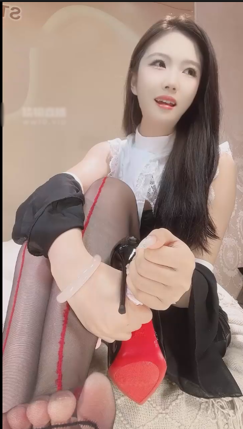 玩物直播时颜-20250813 红绿灯潮吹【1V】【210MB百度云】