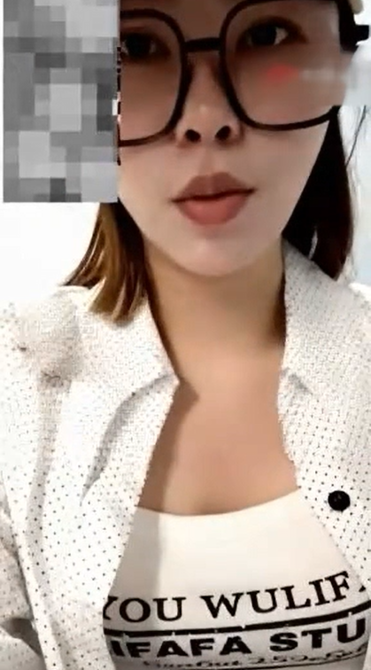 抖音 老板娘和小助哩 眼镜气质良家 露脸露点 一对一 自慰 【1V202M】