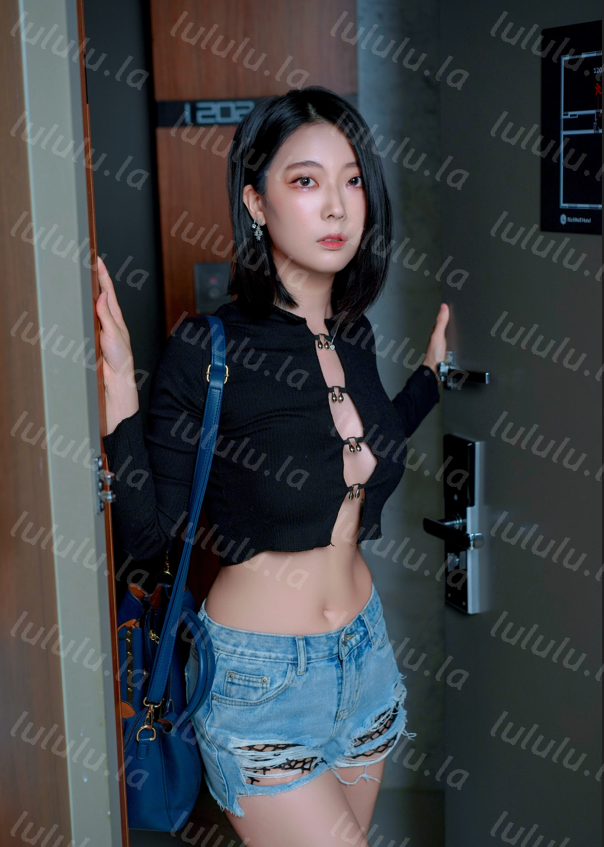 韩系美模【Mona莫娜】试镜 情趣内衣揉奶 【84P2V469M】
