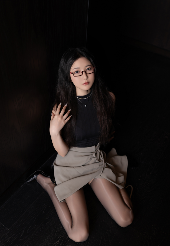 鱼子酱ish - NO.192 眼镜娘 【120P1.29G】