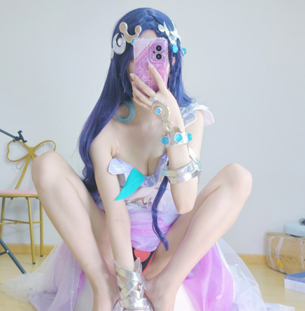 推特极品反差少女【沐沐酱】25年9月最新15分钟作品，Cos海月骑乘道具自慰