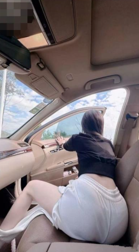 最新极品兄妹乱L 与私房模特妹妹私底下的秘密,附生活照,确实极品!爆美乳甜美妹妹,顶级美臀叫床一绝 4部视频22分钟+NP+整理内容