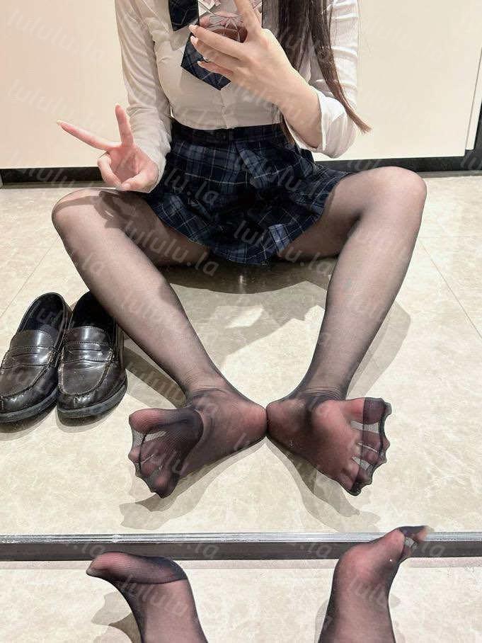 【新】困困鱼-[288门槛] 21分钟 长发萝莉 毕业季双人开发【18P+1V】【1.63G百度云】-福利岛