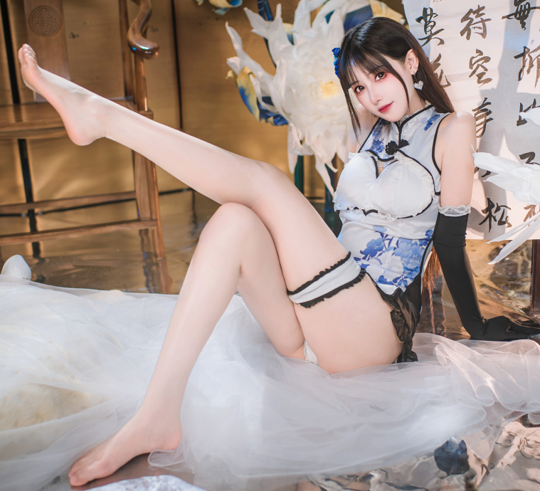 no.3347 羽生三未 - 艳娘幻梦谭 瓶儿 青花瓷旗袍 【25P 294MB】
