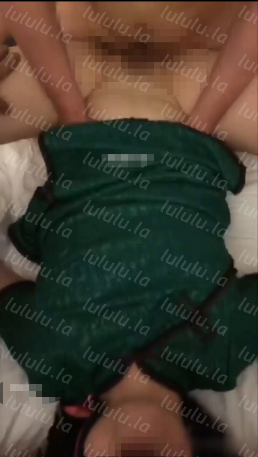 【夫妻彩霞】多人乱交，在一旁欣赏老婆被几个单男玩弄，太刺激了！【3V261M】-福利岛