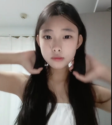 小草莓人真A好A吃直A播切片(27)1v2700mb