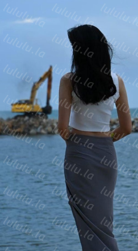 2025年最新流出,百人斩泡良大神,【苏北第一深情】,苏州00后女教师,半露脸,旅游自拍照,标准的江南美女 977M-福利岛