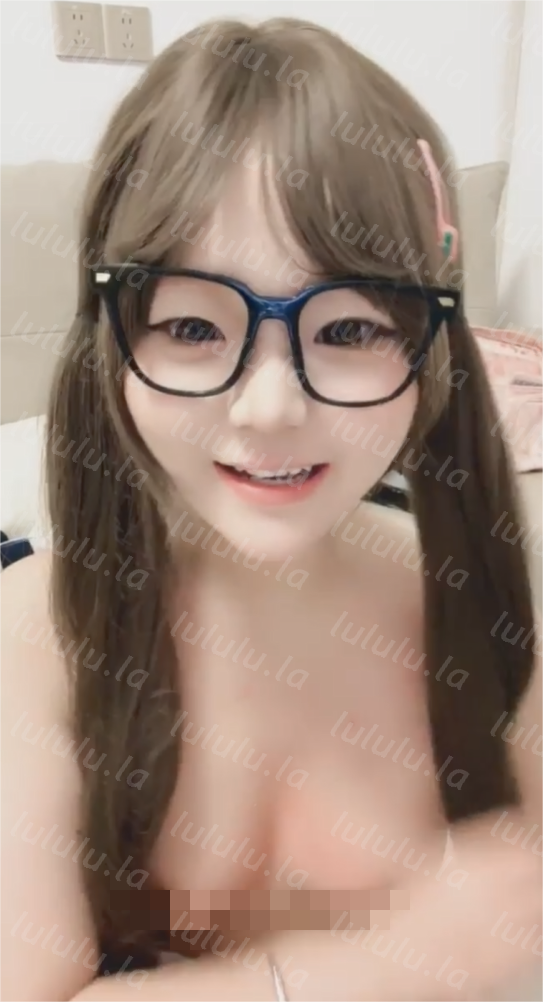 小宅猫 戴眼镜的可爱双马尾小萝莉！屁股又大又圆！ 【2V3.14GB】