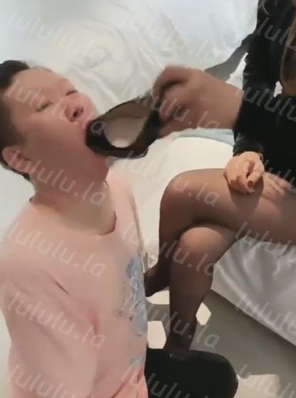 足控调教-七颜S-双女主_舔脏高跟鞋插嘴吃烟灰口水圣水淋浴口水深喉1v300mb40min-福利岛