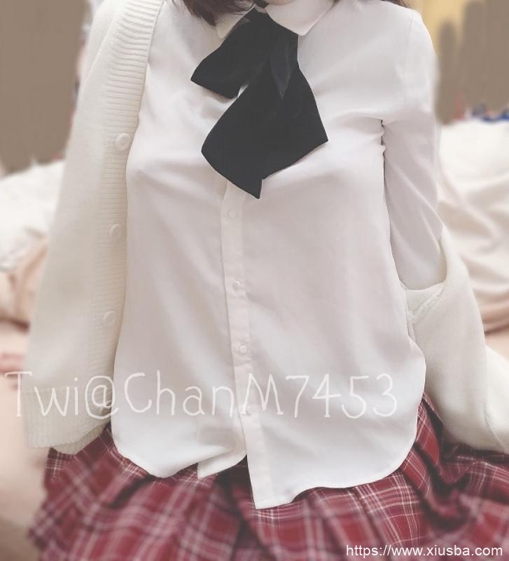 網紅美少女惡犬定制版新作-日系學生15P1V-福利岛