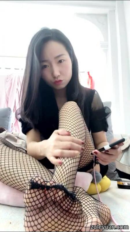 044