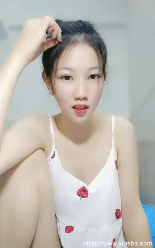 丸子丫長相清純甜美嫩妹誘惑福利1V-撸先生