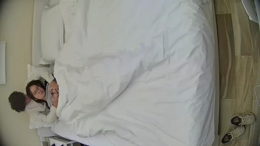 民宿酒店 11-10 卷毛小子带小眼镜女友开房 小女友圆圆的脸蛋 一股文静的书香气质 好看得很 好想操她