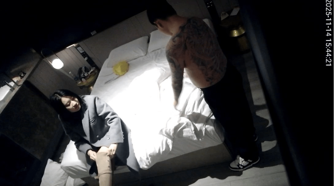 11-14流出酒店偷拍❤️湖南口音穿丁字裤的气质美女被纹身男一顿爆日源码录制（非录屏）完整版（4V)