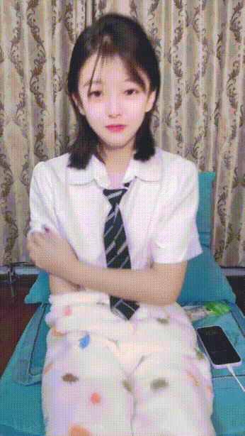 ✅超清纯校花嫩妹『源源baby』再添新极品嫩妹 4P 裸舞 肛塞 性感诱惑 画面淫乱 高挑身材超高颜值 清纯淫靡并存(2V)