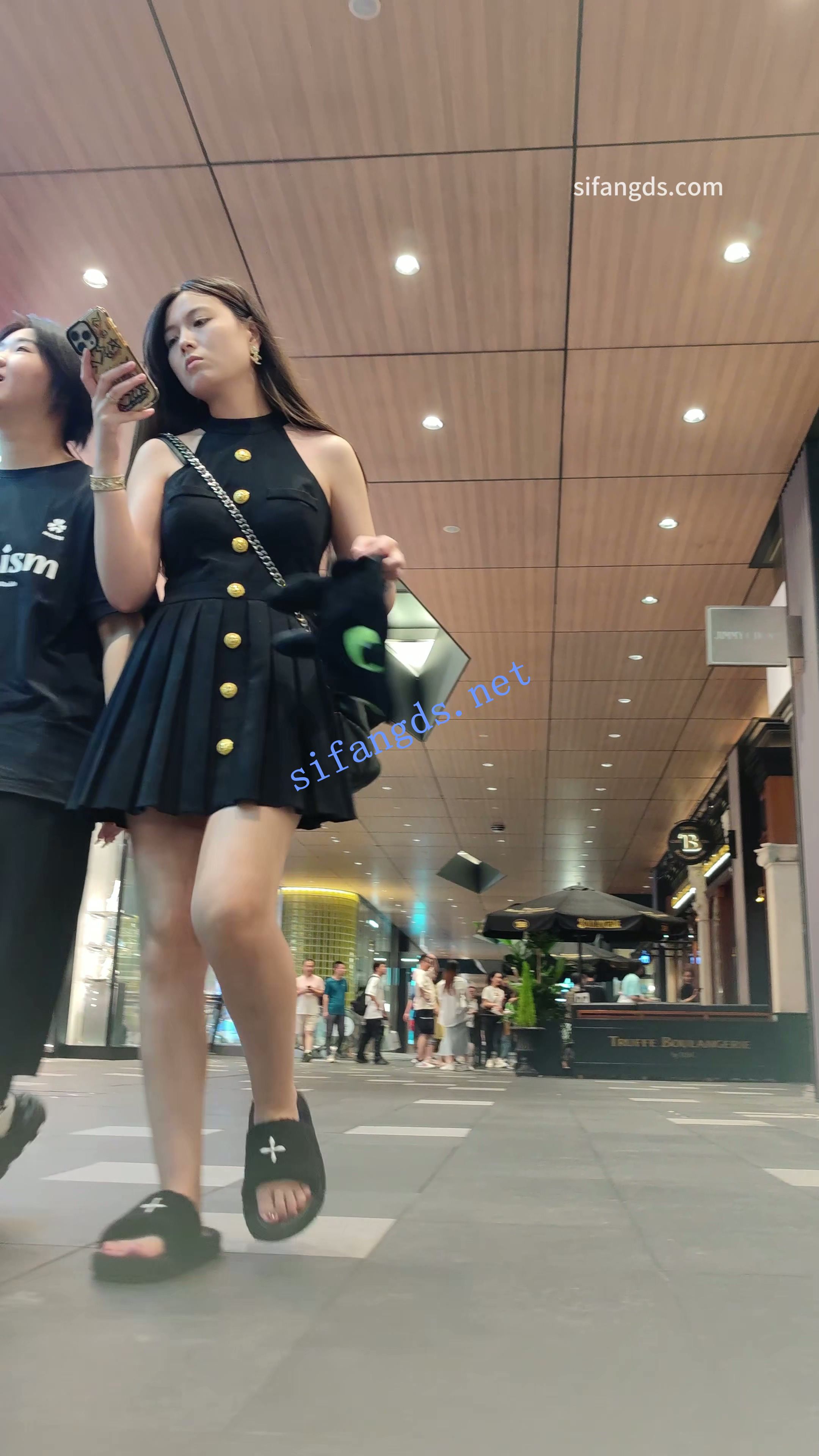 【CSCD】黑色连衣裙美女和朋友逛街买蛋糕,黑色窄内-福利岛