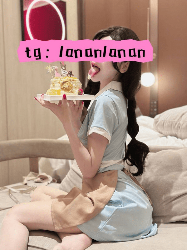 ✨推特新晋极品美痴女「桉X」「lananlanan」好利来丝袜制服女员工蛋糕外送被NTR 母狗沙发M字腿展示骚穴口爆吃鸡(3V)-福利岛