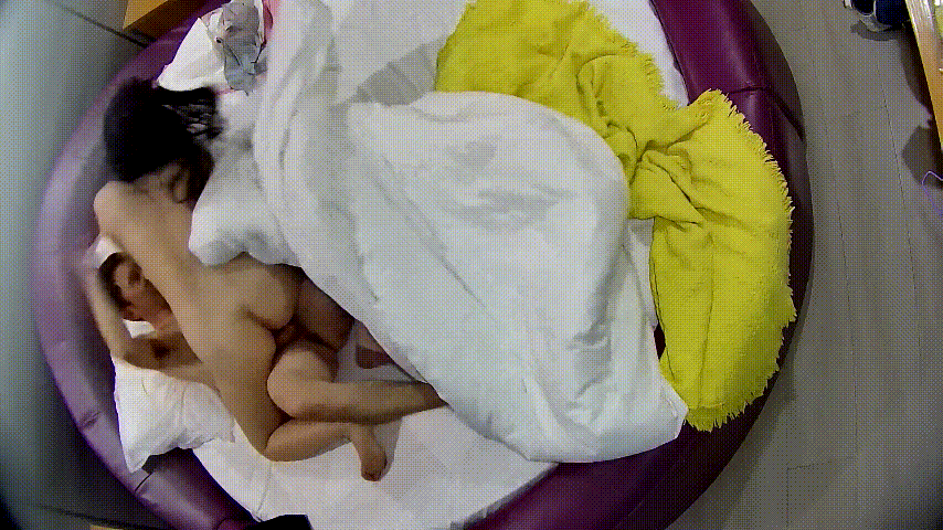 情趣台 10-25 男人跟媳妇儿日常开房 一对恩爱夫妻 最后男人内射女人好像有些不高兴 很快也哄好了-福利岛