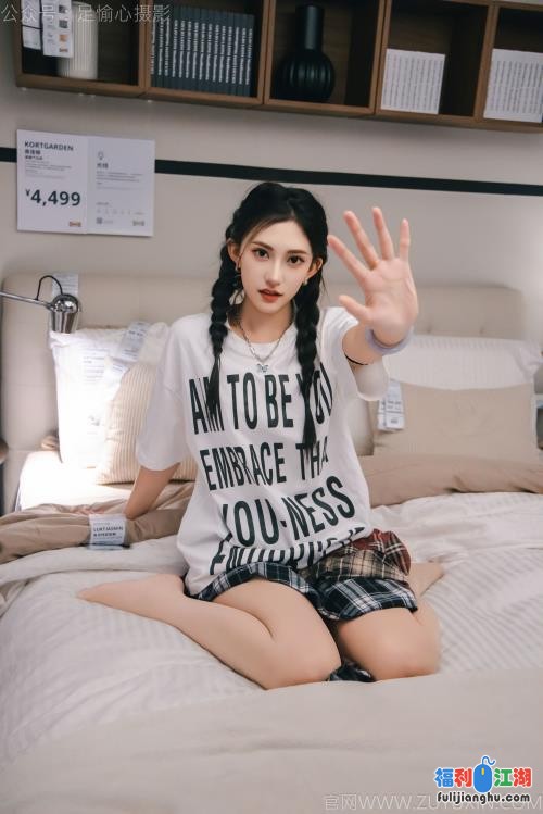 足愉心-可乐-超短裙肉丝棉袜美腿[120P+1V／1.5G百度网盘] 预览图 3