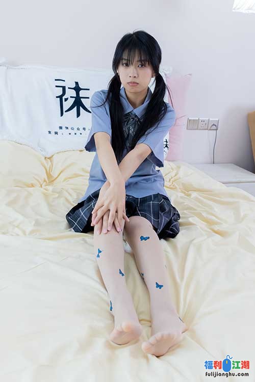 袜啵啵-奶油-jk制服白棉袜、蝴蝶薄肉丝[160P-1V-1.4G百度网盘] 预览图 5