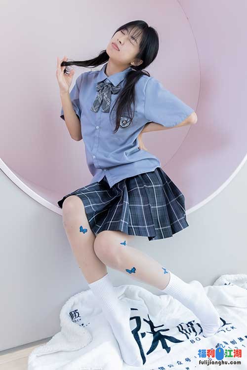 袜啵啵-奶油-jk制服白棉袜、蝴蝶薄肉丝[160P-1V-1.4G百度网盘] 预览图 3