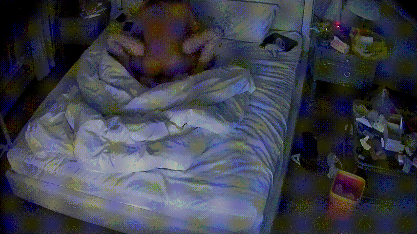 公寓酒店 10-6 超经典长视频  带玩具和情趣内衣来开房 趁男友在睡觉 自觉换上 口醒男友 还在上面自己动 预览图 4