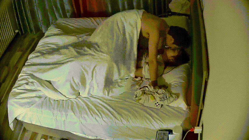 大学城民宿3 10-11 又一精品长视频 小哥实力一般 但玩得花呀 想让女友胸推 一个闪现变口交了 强烈推荐 预览图 2