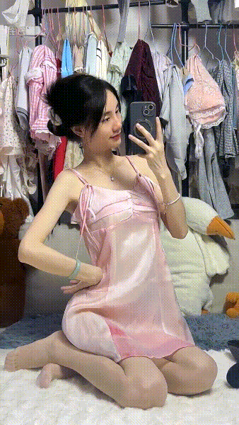 ⚫️最新快手泄密，丝袜长腿御姐【小妮子呀】丝足诱惑足交XO性爱(9V) 预览图 1