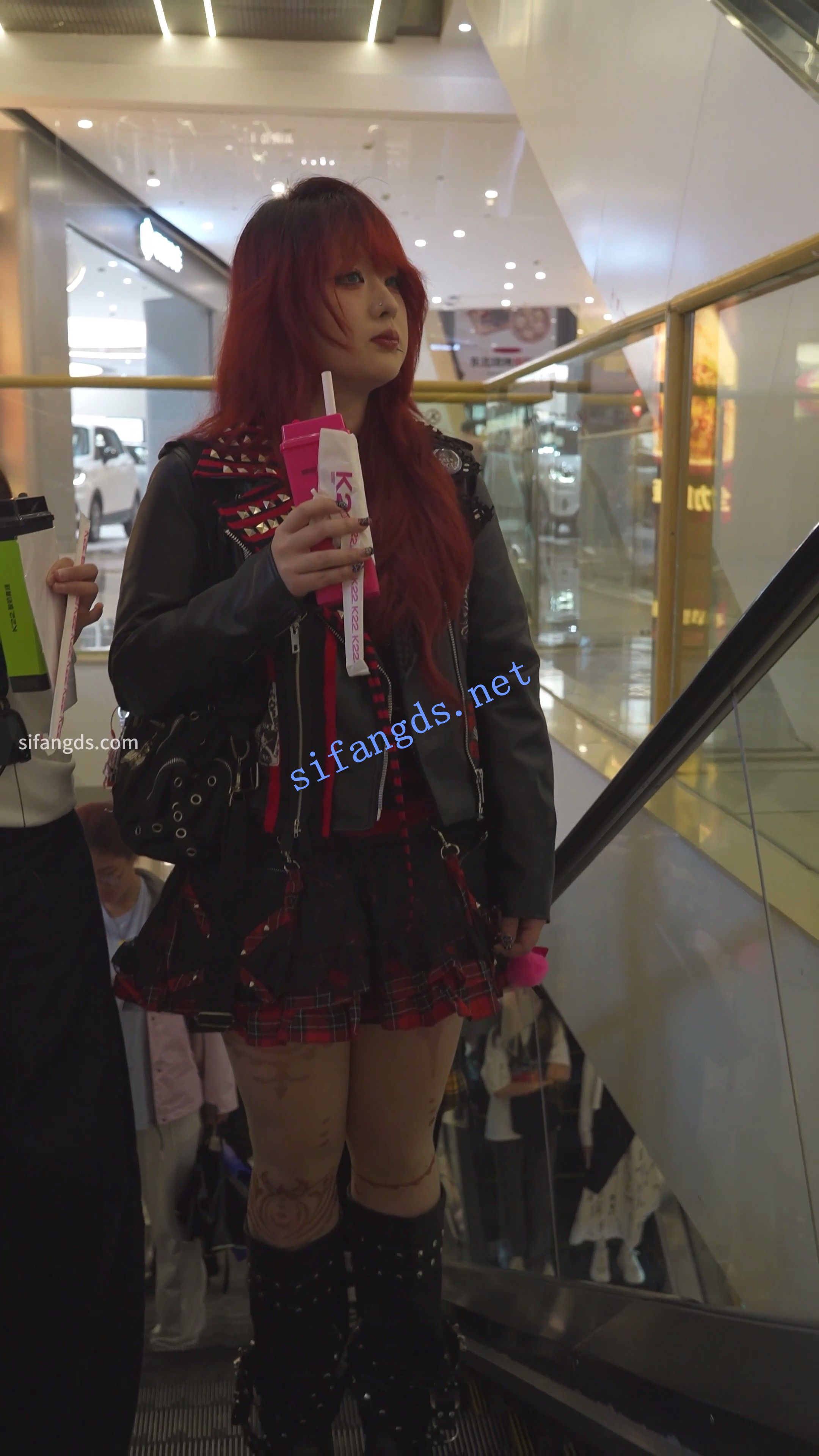 (BC-AA-546)红发小姐姐花纹肉丝配半透花内..背面露屁股缝 预览图 1