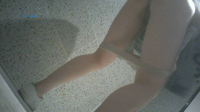 ⚫️商业广场女卫固定机位真实偷拍超多美眉方便，拍到一对同性恋厕所里拥抱热吻(58V) 预览图 4