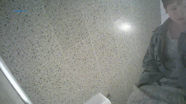 ⚫️商业广场女卫固定机位真实偷拍超多美眉方便，拍到一对同性恋厕所里拥抱热吻(58V) 预览图 3